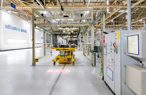 由奥特能工厂打造的别克大五座电动suv e5试装车下线